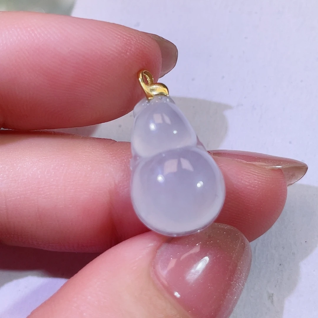 翡翠18K金镶嵌颈饰葫芦