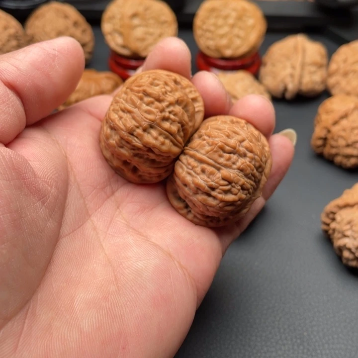 文玩核桃把件紫凝珠