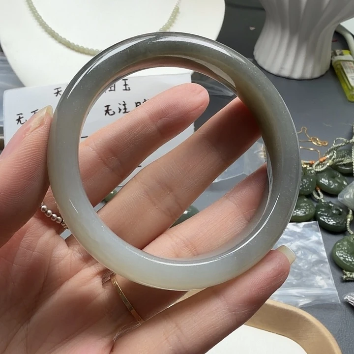 和田玉未镶嵌手镯98