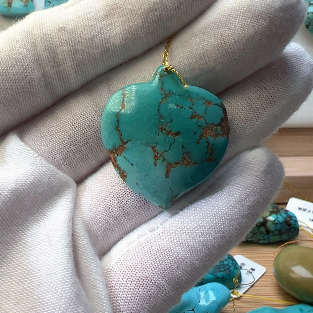 绿松石未镶嵌挂件