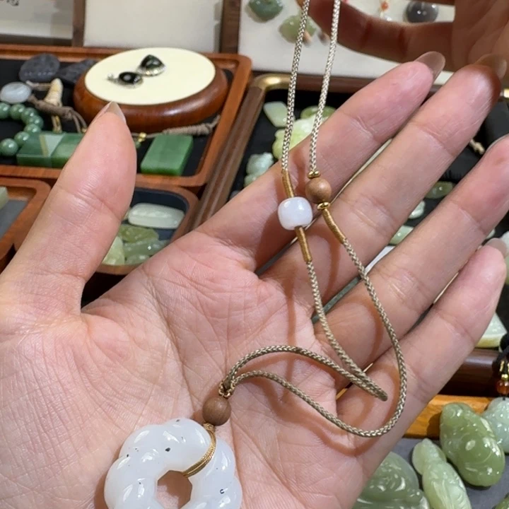 和田玉（白玉）未镶嵌颈饰配玉绳