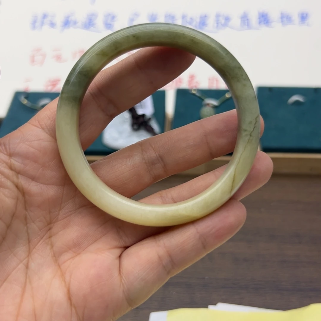 和田玉未镶嵌手镯59.5圈围30瑕