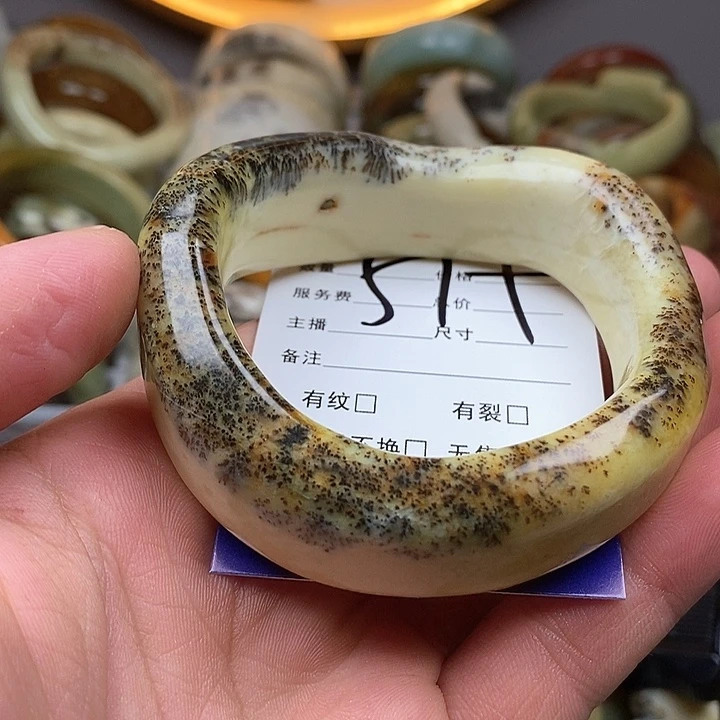 蛇纹石玉手镯未镶嵌糖****