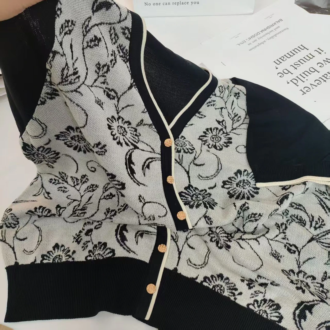 【例畔精选】韩版时尚气质V领花朵高级提花减龄百搭针织衫A256#