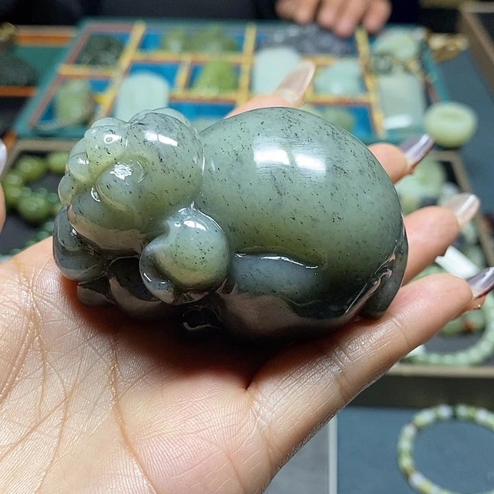 爱***门和田玉未镶嵌颈饰