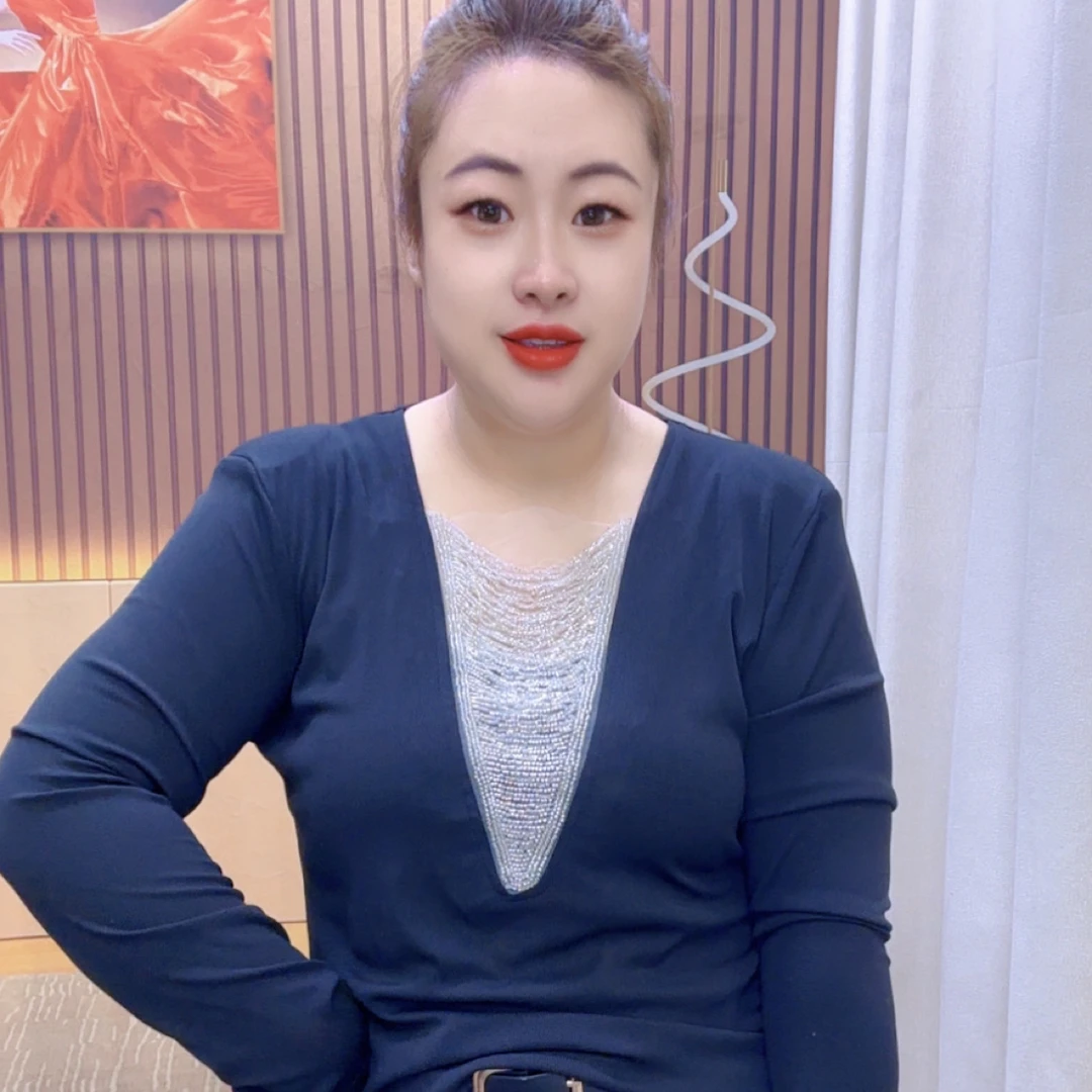 新款大码V领链条褶皱长袖拼接显瘦T恤收腰洋气女士百搭