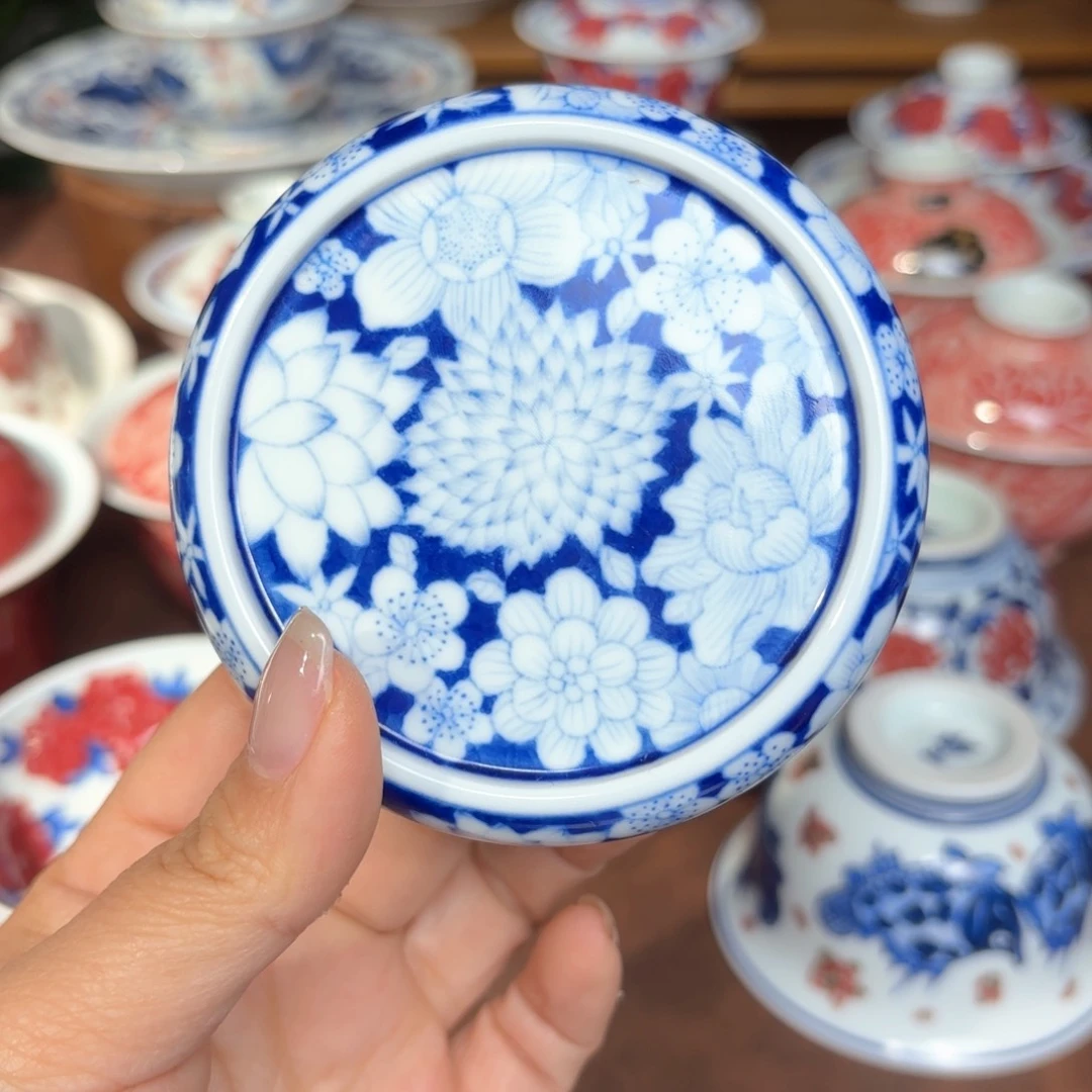 青花手绘万花盖置