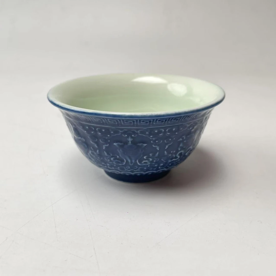 蓝釉雕刻博古纹杯BY06X0112