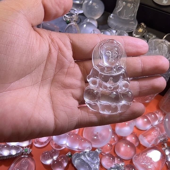 石英质玉未镶嵌颈饰