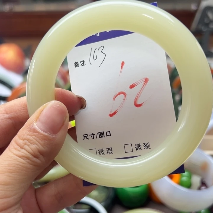 石英岩玉未镶嵌手镯