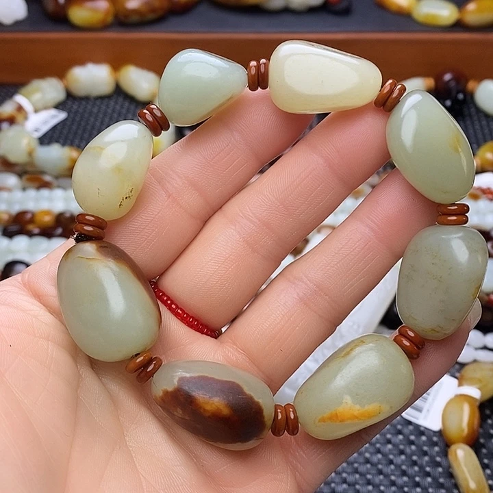 李***五和田玉未镶嵌手链