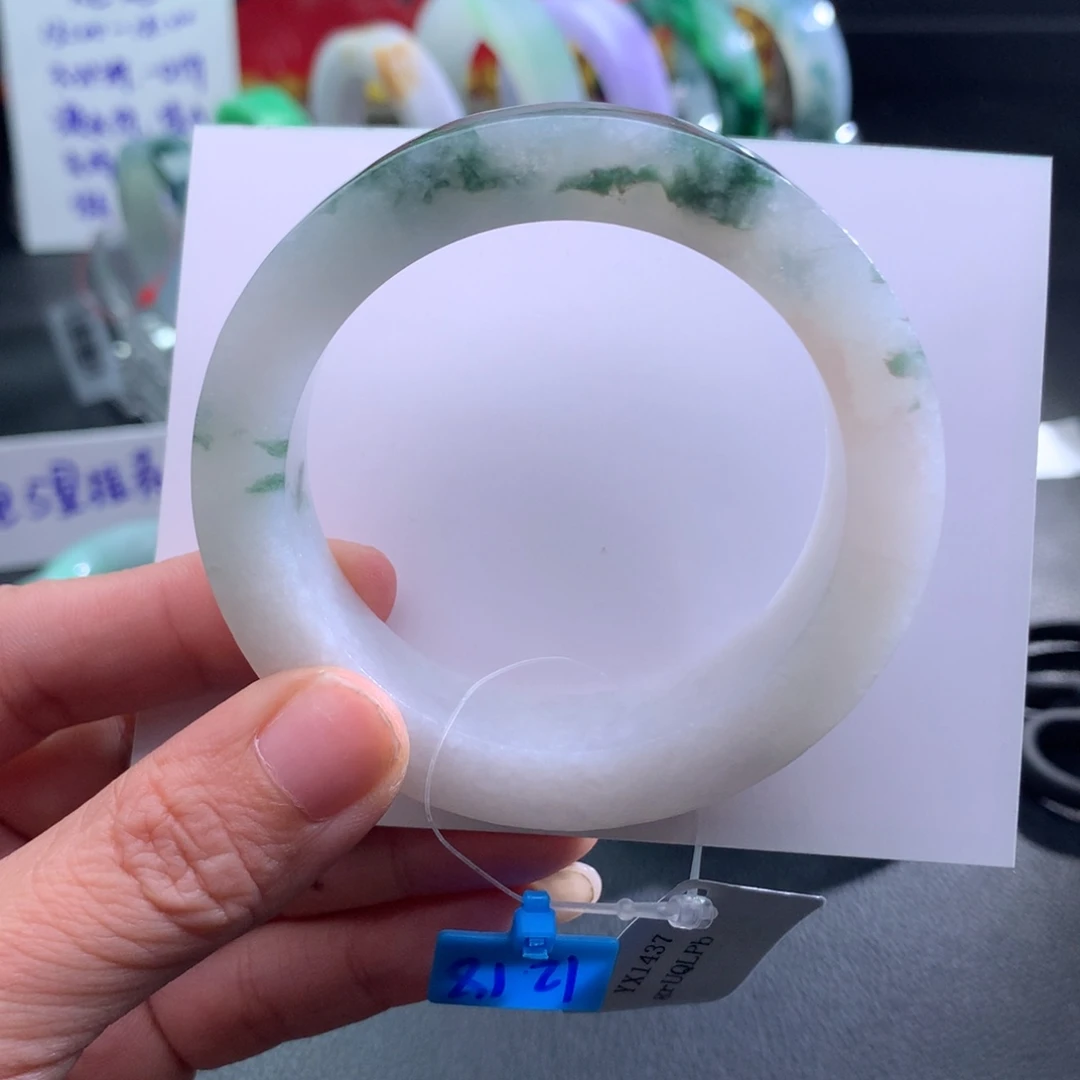 定制翡翠未镶嵌翡翠手镯