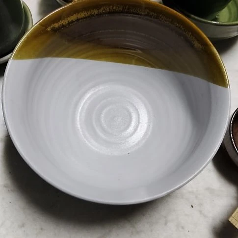 瓷片瓷片，各种摆件，盘，碗，沙锅，均有瑕疵。