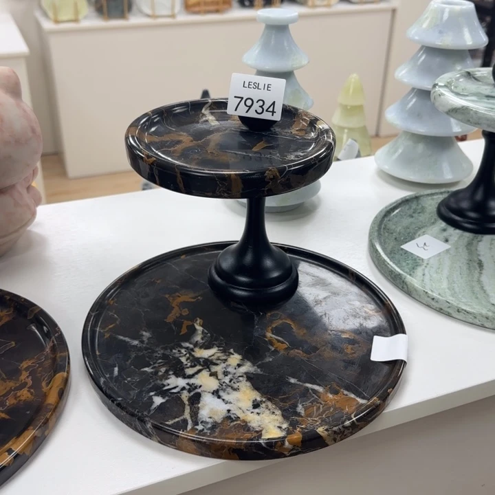 X974.               黑