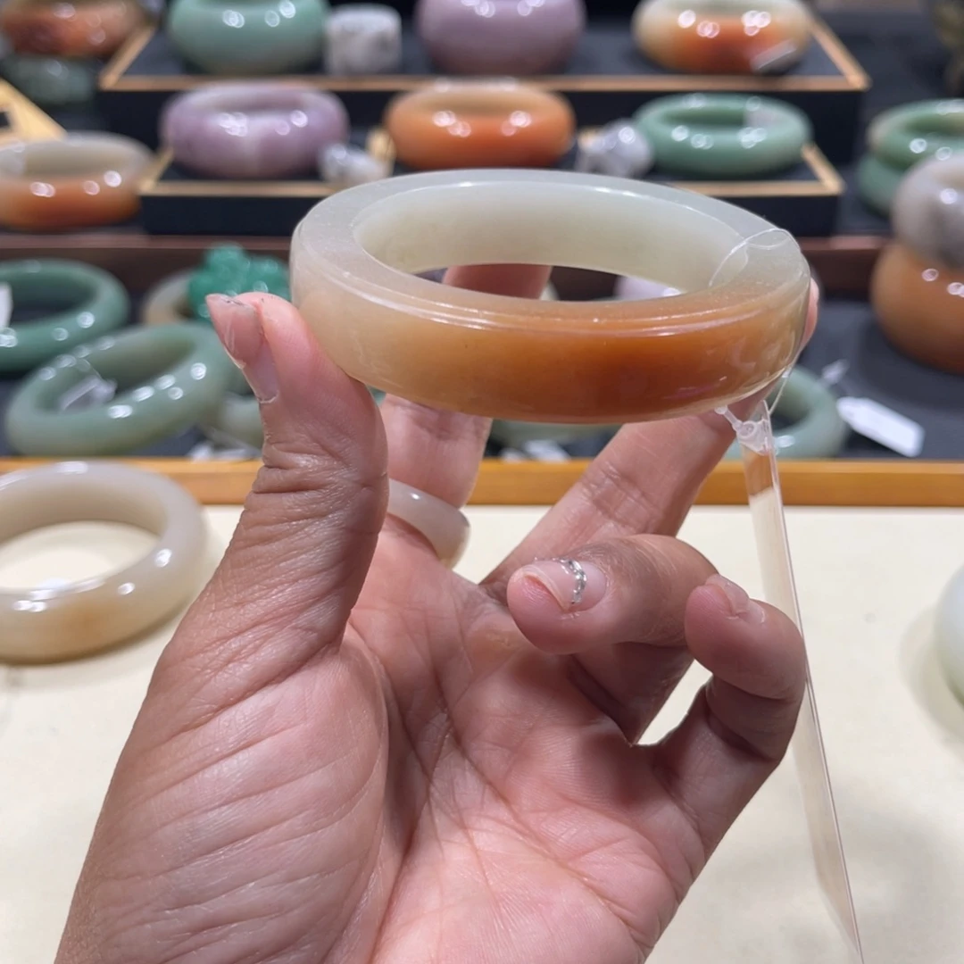 未镶嵌手镯石英岩玉