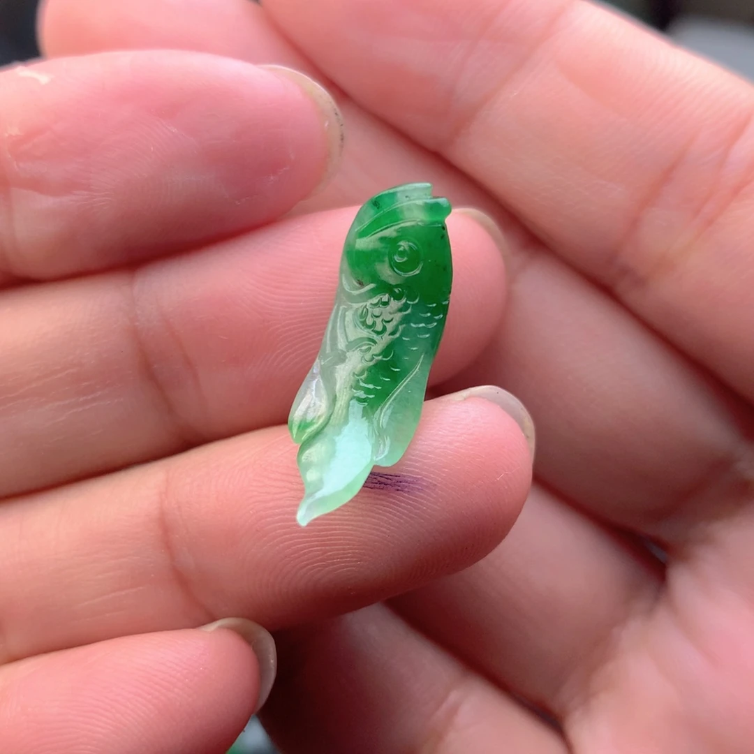 定制翡翠未镶嵌鱼