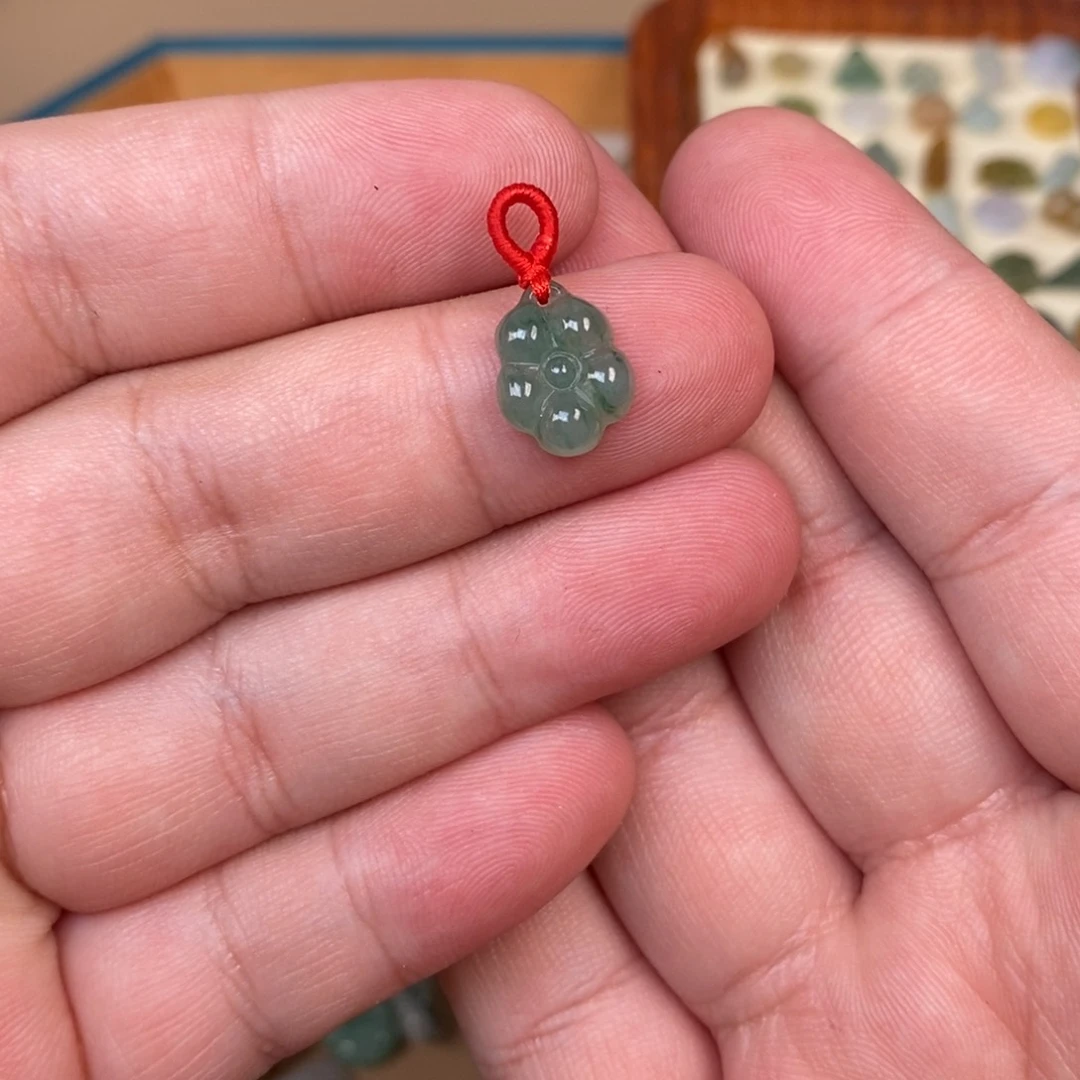 翡翠颈饰未镶嵌的话a