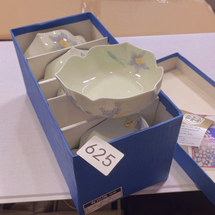 茶盏我们都在努力着改变自己