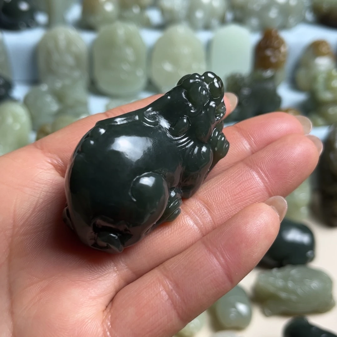 和田玉未镶嵌把件