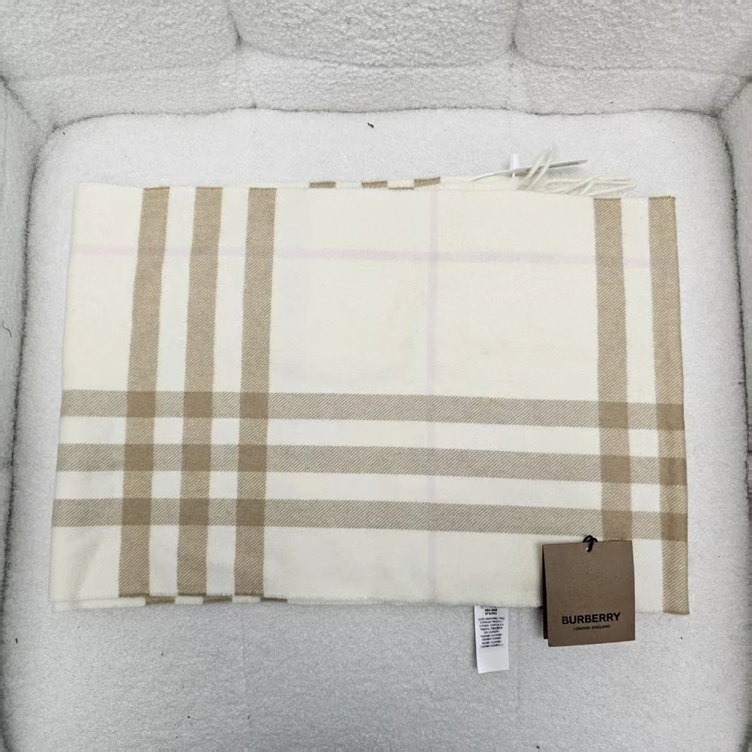 99新 BURBERRY/博柏利 海囤Q/巴宝莉围巾/170*30/yk150491