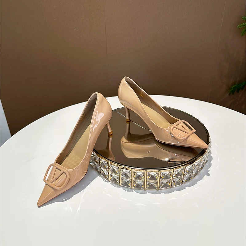 2025新款小众高跟鞋女法式名媛气质V扣细跟浅口尖头单鞋女潮G8602