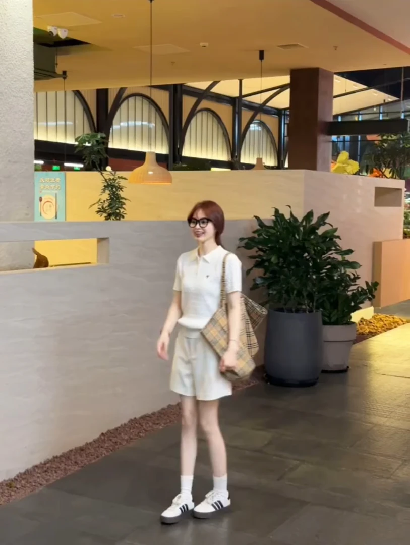 2025春夏新款韩系简约白色翻领短袖针织衫高腰百搭休闲裤套装