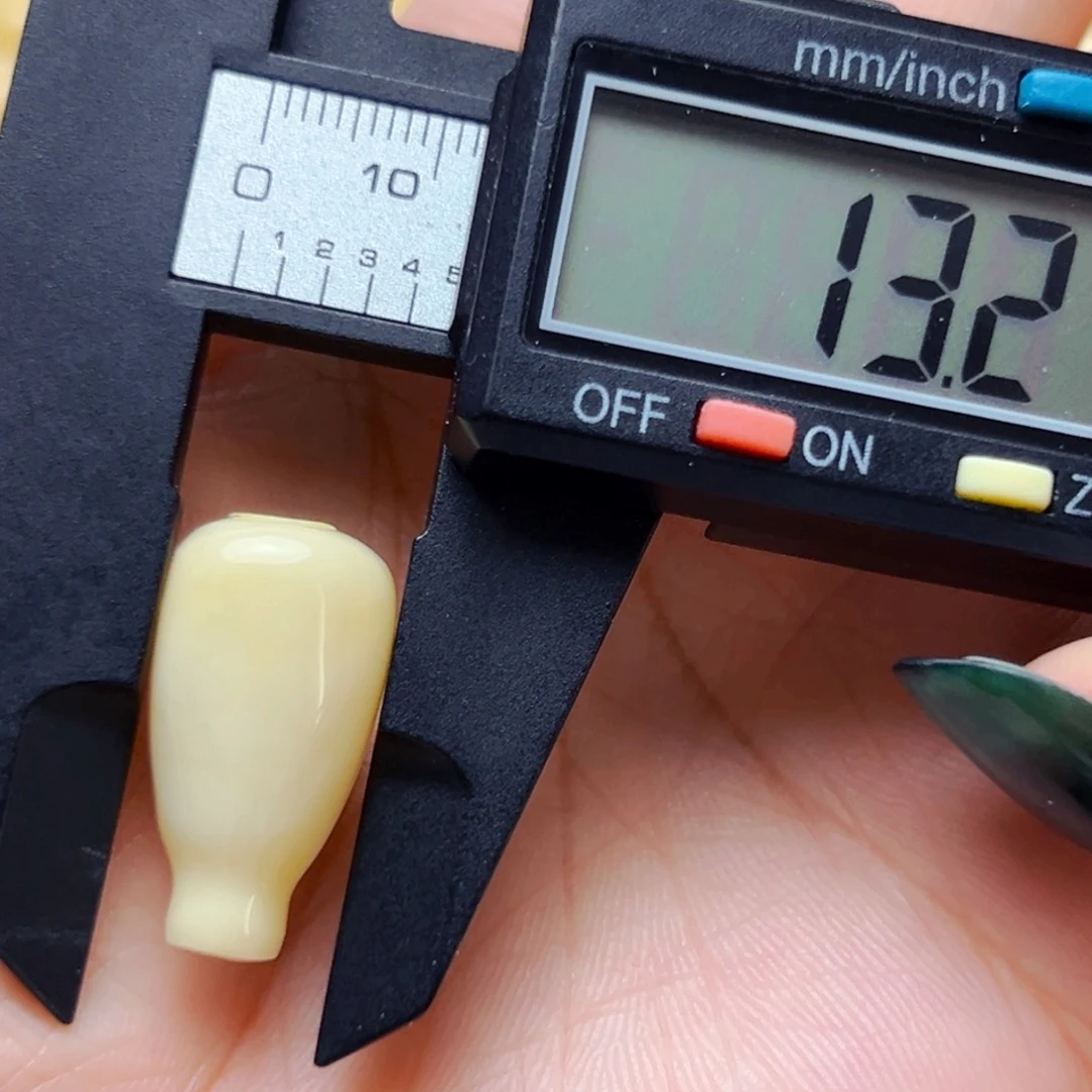 未镶嵌蜜蜡裸石13mm三通 2.06g