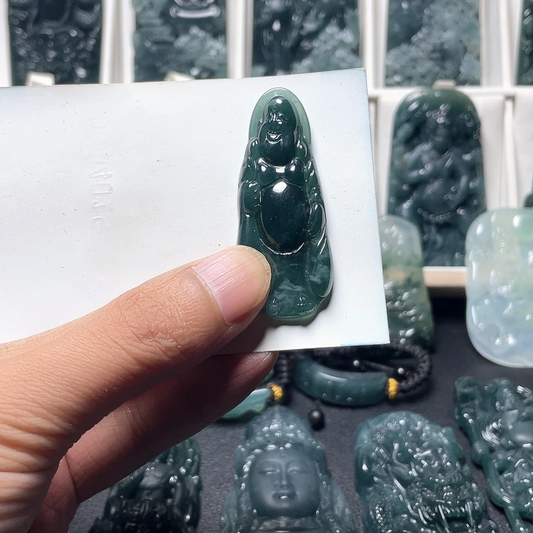 翡翠未镶嵌颈饰布袋佛