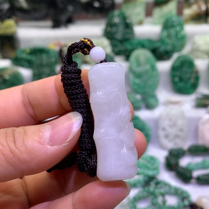 独山玉未镶嵌颈饰