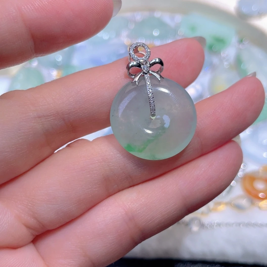 翡翠18K金镶嵌颈饰翡翠