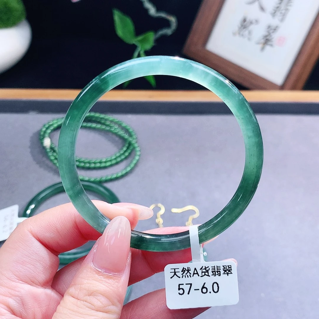 翡翠手镯（圆镯）未镶嵌