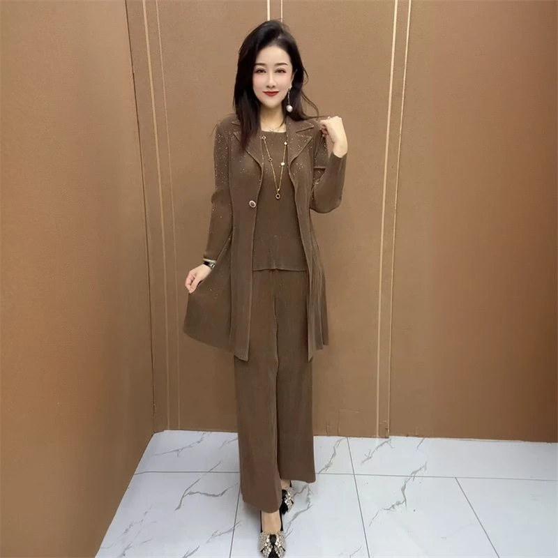 三宅褶皱2025春季新款时尚气质百搭显瘦减龄妈妈套装西装领三件套