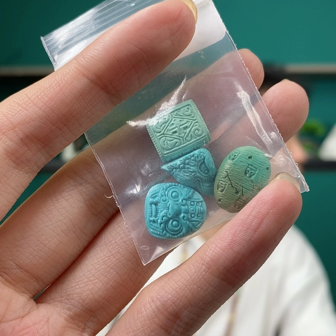 绿松石未镶嵌珠宝奇石