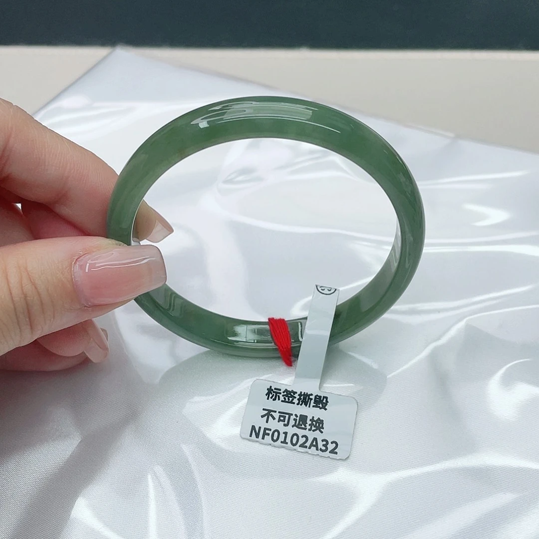 翡翠手镯未镶嵌正57