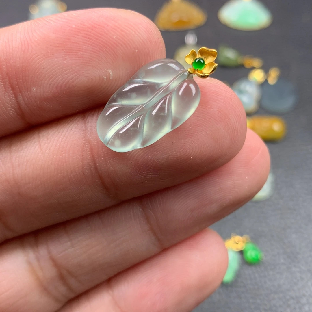 【闪购商品】颈饰18K金镶嵌翡翠翡翠