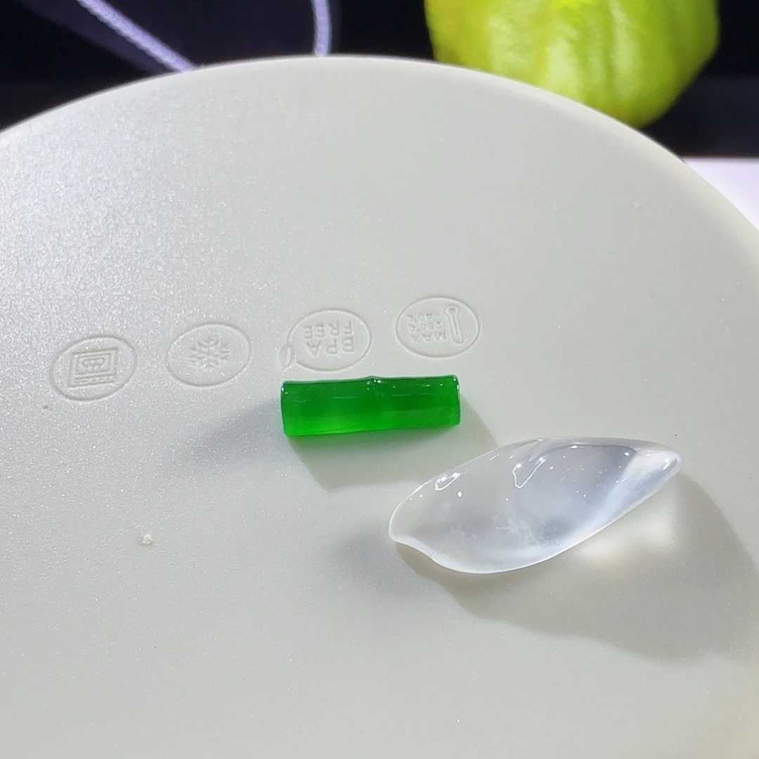 翡翠未镶嵌颈饰裸石