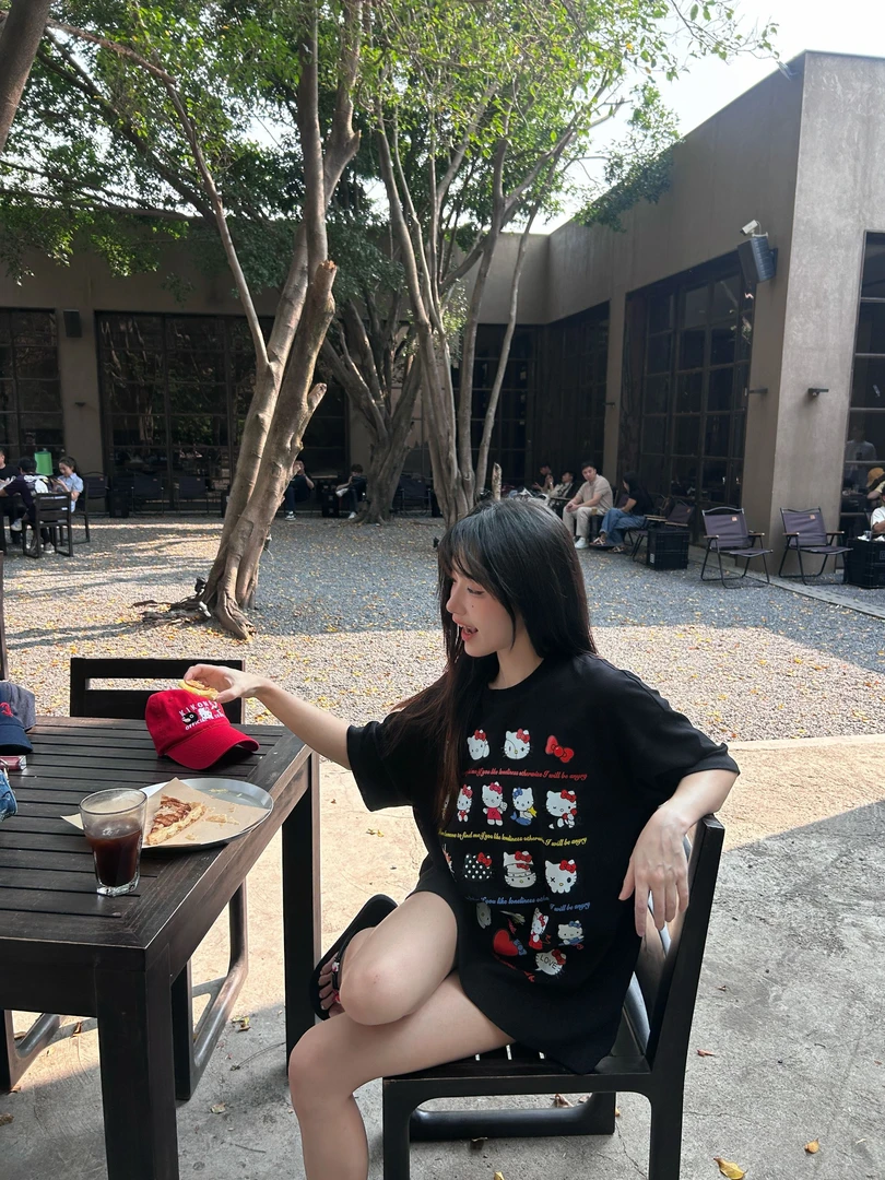 Run菲菲韩版慵懒设计感KT黑色短袖T恤女新款宽松圆领上衣