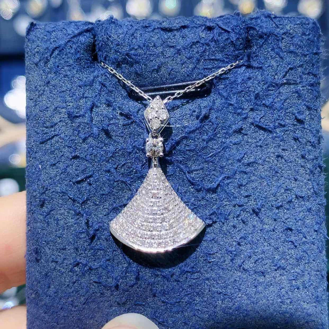 【闪购商品】钻石颈饰18K金镶嵌裙子项链