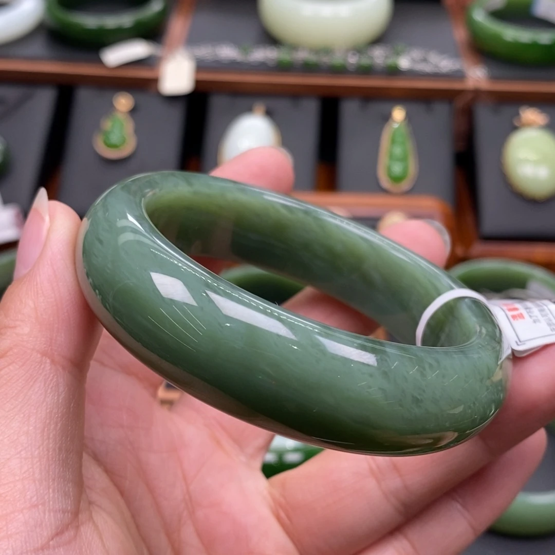 和田玉（碧玉）未镶嵌手镯