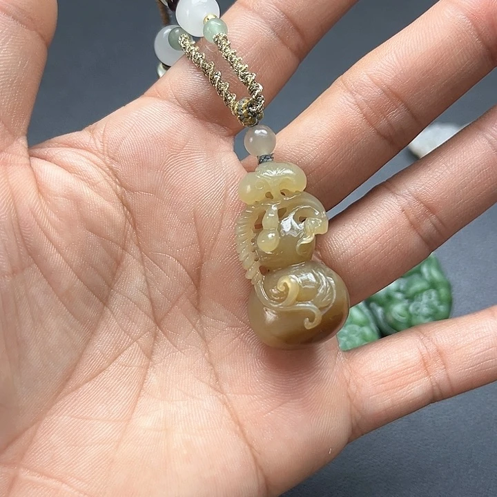 【闪购商品】颈饰未镶嵌和田玉冬*