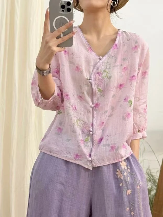 V领刺绣夏季七分袖衬衫薄款碎花小衫