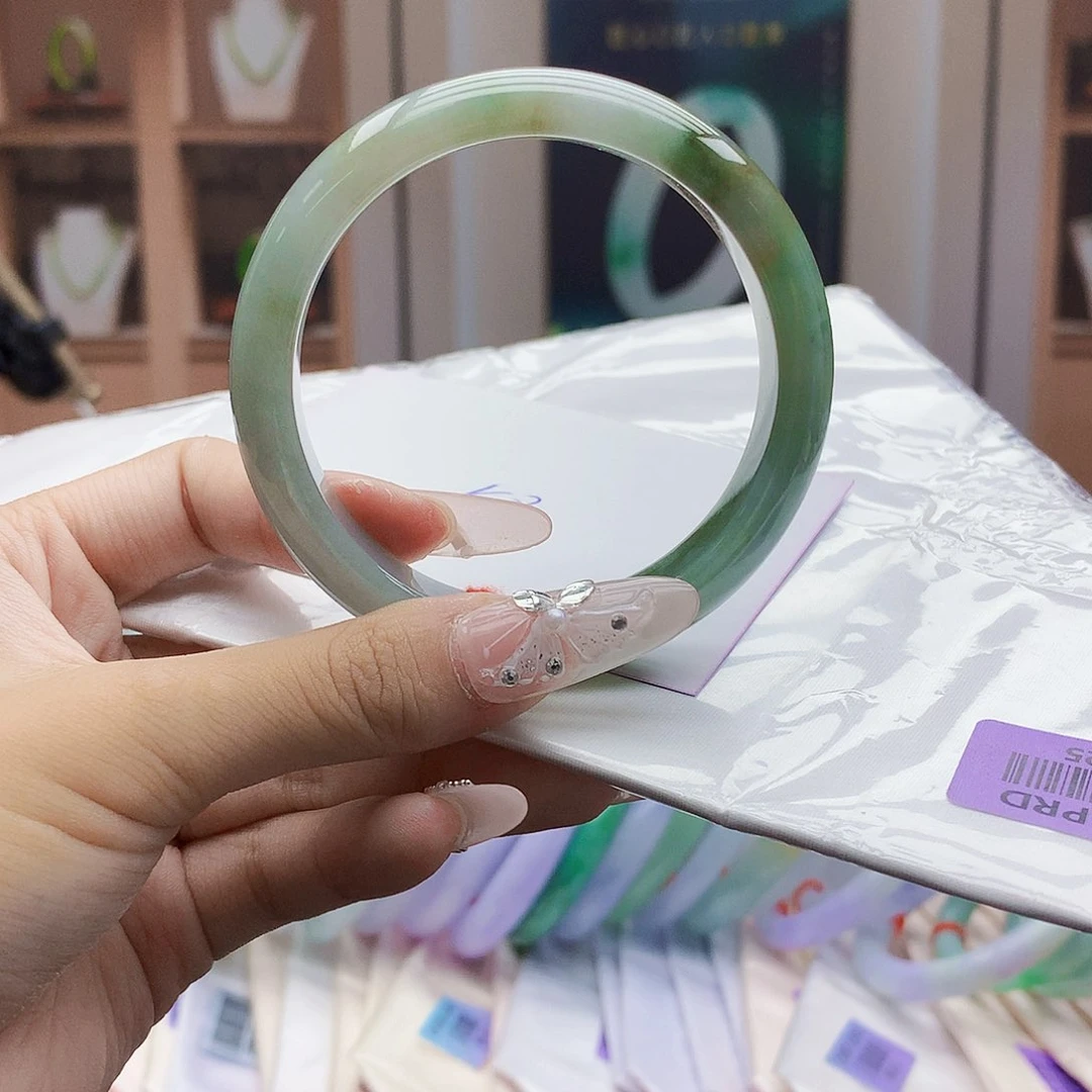 翡翠手镯未镶嵌556777777778888888888