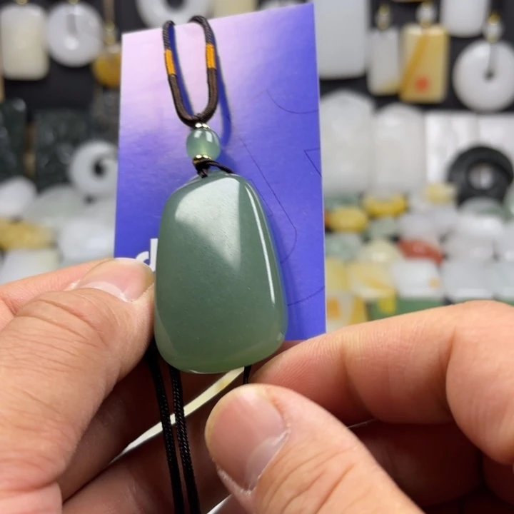 石英质玉（金丝玉）未镶嵌颈饰