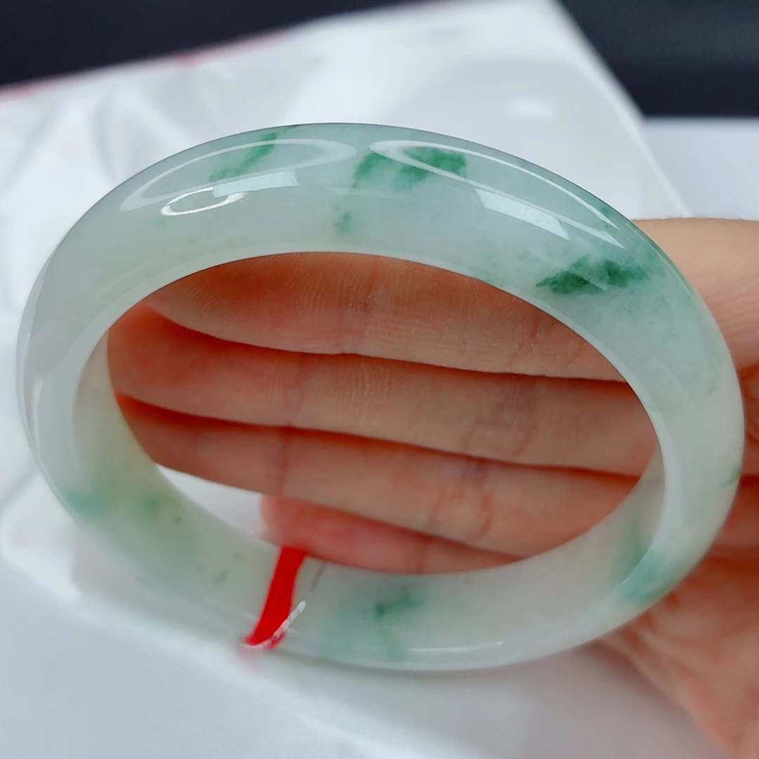 翡翠未镶嵌手镯61.4正圈，飘绿花