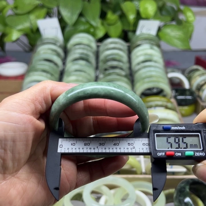 蛇纹石玉未镶嵌手镯72
