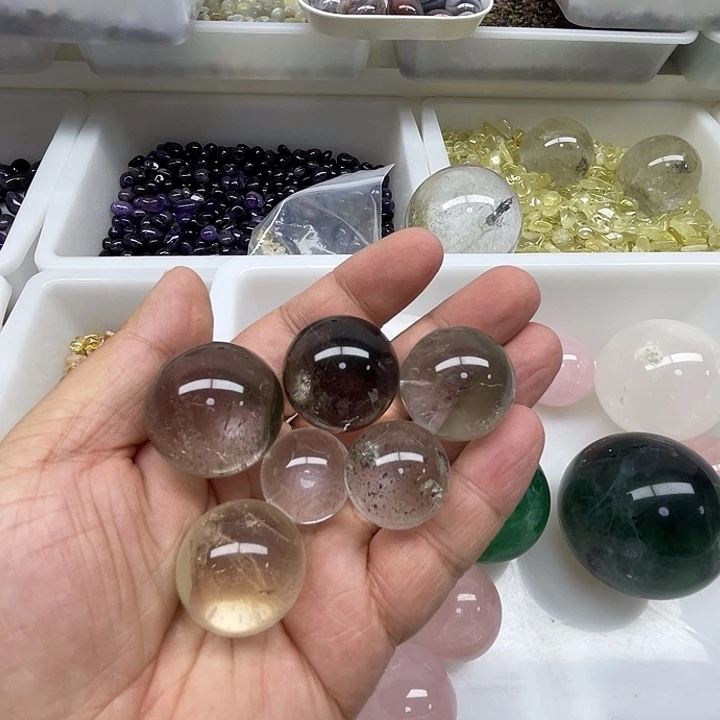 碎石未镶嵌水晶T****茵