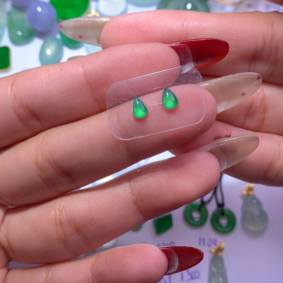 颈饰未镶嵌翡翠水滴