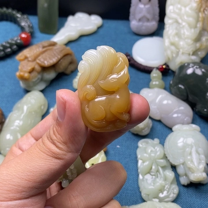 路***腾未镶嵌和田玉挂件