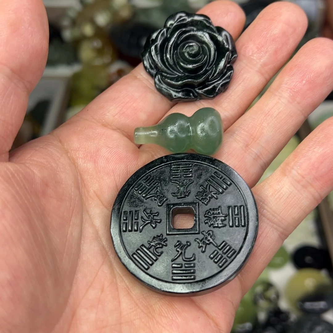 丑***丑岫玉未镶嵌颈饰精品501
