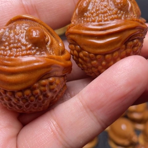 橄榄核把件大嘴哇手球一对3.5左右